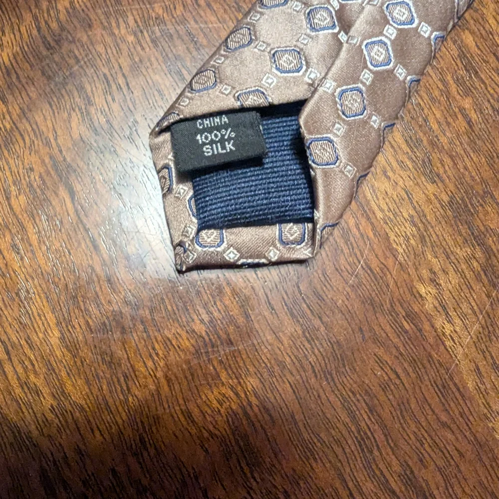 Michael Kors Beige and Gray Geometric Tie